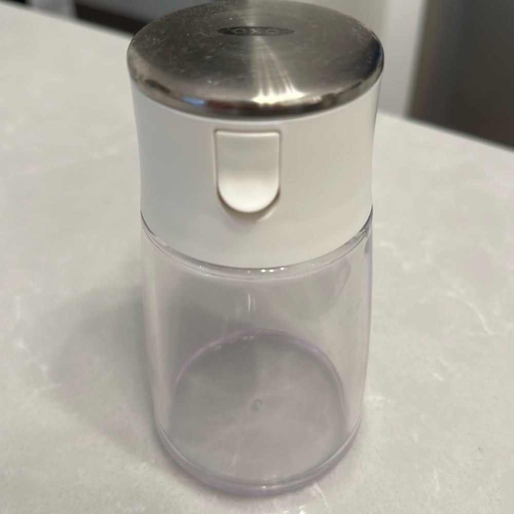 Oxo sugar dispenser